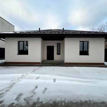 Леоніда Каденюка вул., 49