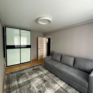 Олександра Поля просп. (Кірова), 64