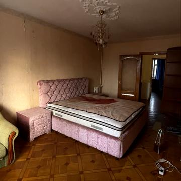 Академіка Корольова вул., 64а