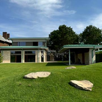 Партизанська вул., 10