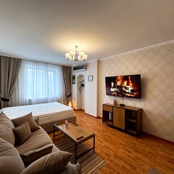 Миру вул., 13