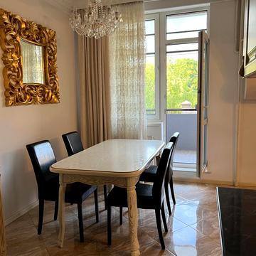 Олександра Хіри вул., 1