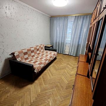 Вацлава Гавела бульв. (Івана Лепсе), 81