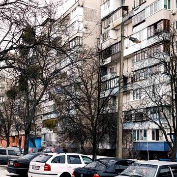 Мілютенка вул., 46