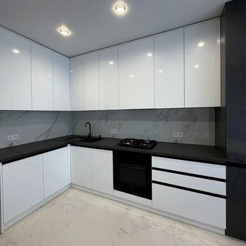 Степана Бандери вул., (Будинок 4)