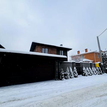 Зелена вул., 11