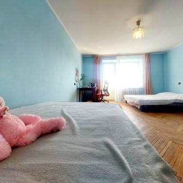 Медової Печери вул. (), 36