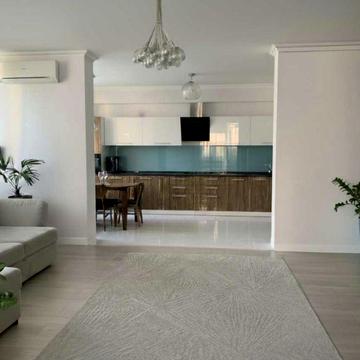 Анни Ахматової вул., 30