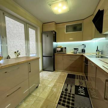 Володимира Івасюка просп. (Героїв Сталінграду), 49