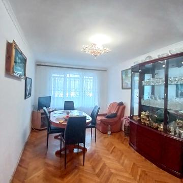 Василя Симоненка вул., 8