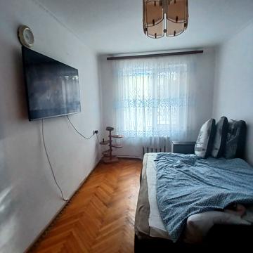 Василя Симоненка вул., 8