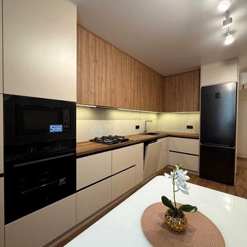 Степана Бандери вул., 77-Б