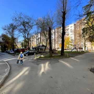 Верхня Берегова вул., 25/1