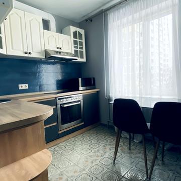 Срібнокільська вул., 14