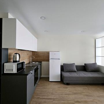 Олега Мудрака вул. (Генерала Наумова), 1-Б