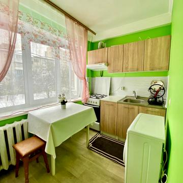 Юності вул., 10/1