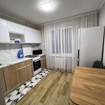 Набережна Перемоги вул., 58