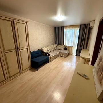 Набережна Перемоги вул., 60