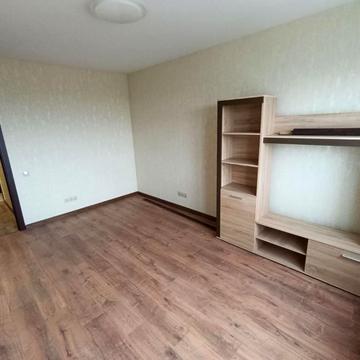 Металургів вул., 35