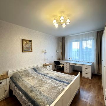 Академіка Глушкова просп., 9-Є