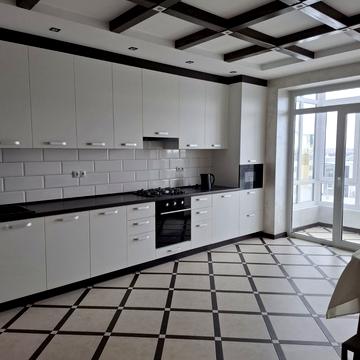 Андрія Мельника вул., (Будинок 1)