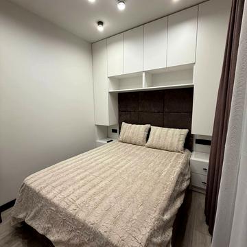 Володимира Антоновича вул. (), 115