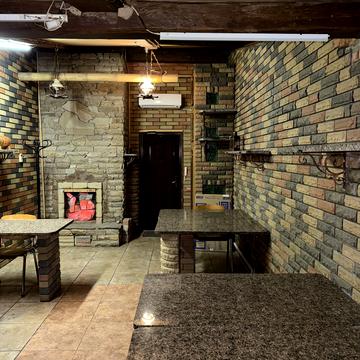 Харківська вул., 3