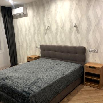 Дніпровська набережна вул., 18-А