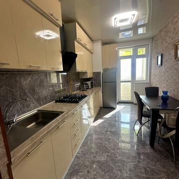 Під Голоском вул., 8