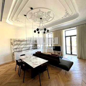 Заньковецької вул., 7