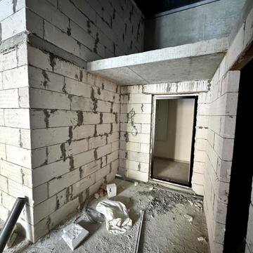 Коновальця вул., (Будинок)