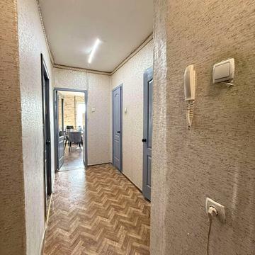 Академіка Сахарова вул., 40/1