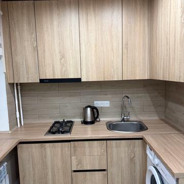 Академіка Доброхотова вул., 5