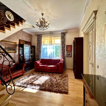 Євгена Коновальця вул. (), 92