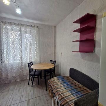 Академіка Єфремова вул. (Командарма Уборевича), 15