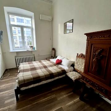 Велика Васильківська вул. (Червоноармійська), 63