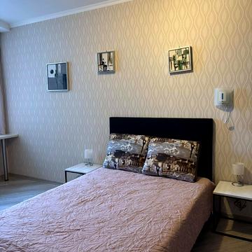 Анни Ахматової вул., 22