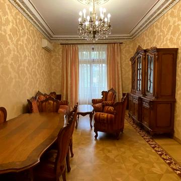 Заньковецької вул., 8