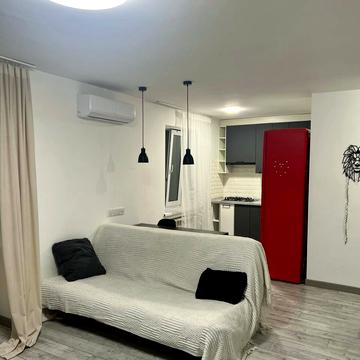 Любомира Гузара просп. (Космонавта Комарова), 14-А