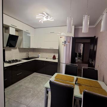 Володимира Івасюка вул., (Будинок)