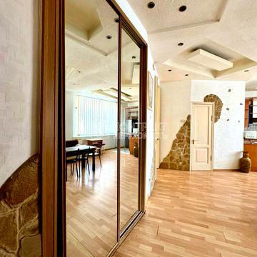 Майка Йогансена вул. (Лермонтовська), 14/16