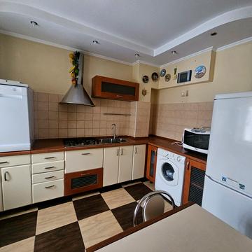 Вишняківська вул., 8