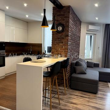 Ювілейний просп. (), 67б