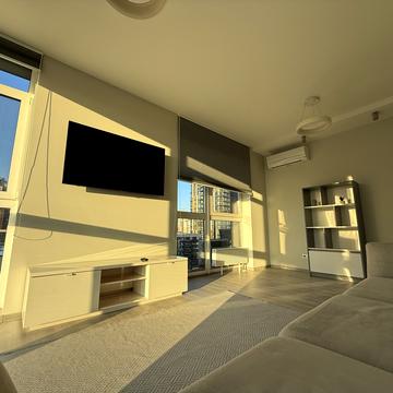 Джона Маккейна вул. (Івана Кудрі), 1-Б