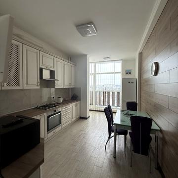 Професора Івана Ковалика вул., 1