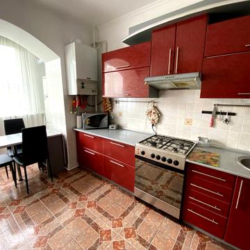 Євгена Коновальця вул., 121