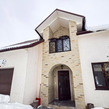 Молодіжна вул., 39