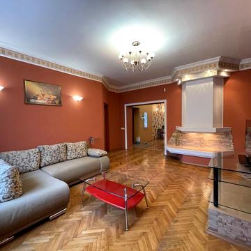 Гетьмана Петра Дорошенка вул. (Жовтнева), 71