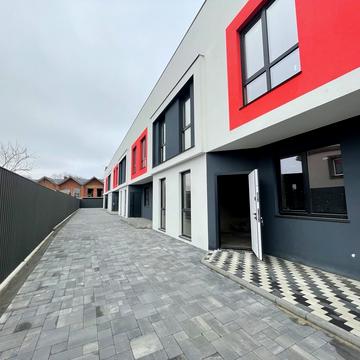 Захисників України вул. (Вокзальна), 35