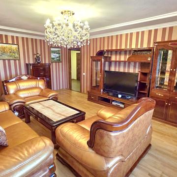 Різдвяна вул., 50